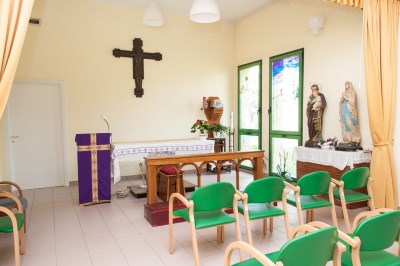 Interno sala dedicata alle preghiere e alle S.Messe